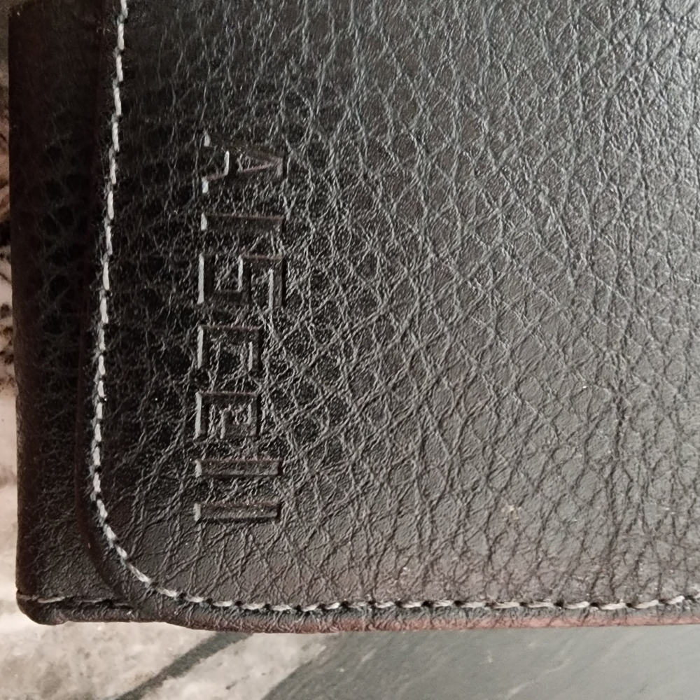 Phone case - Picture 4 of 4